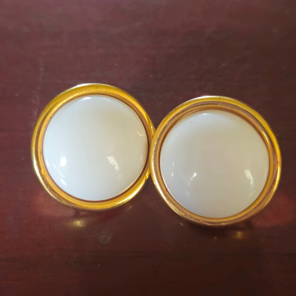 Napier Vintage Gold Tone White Cabochon Round Screw Back Clip On Earrings